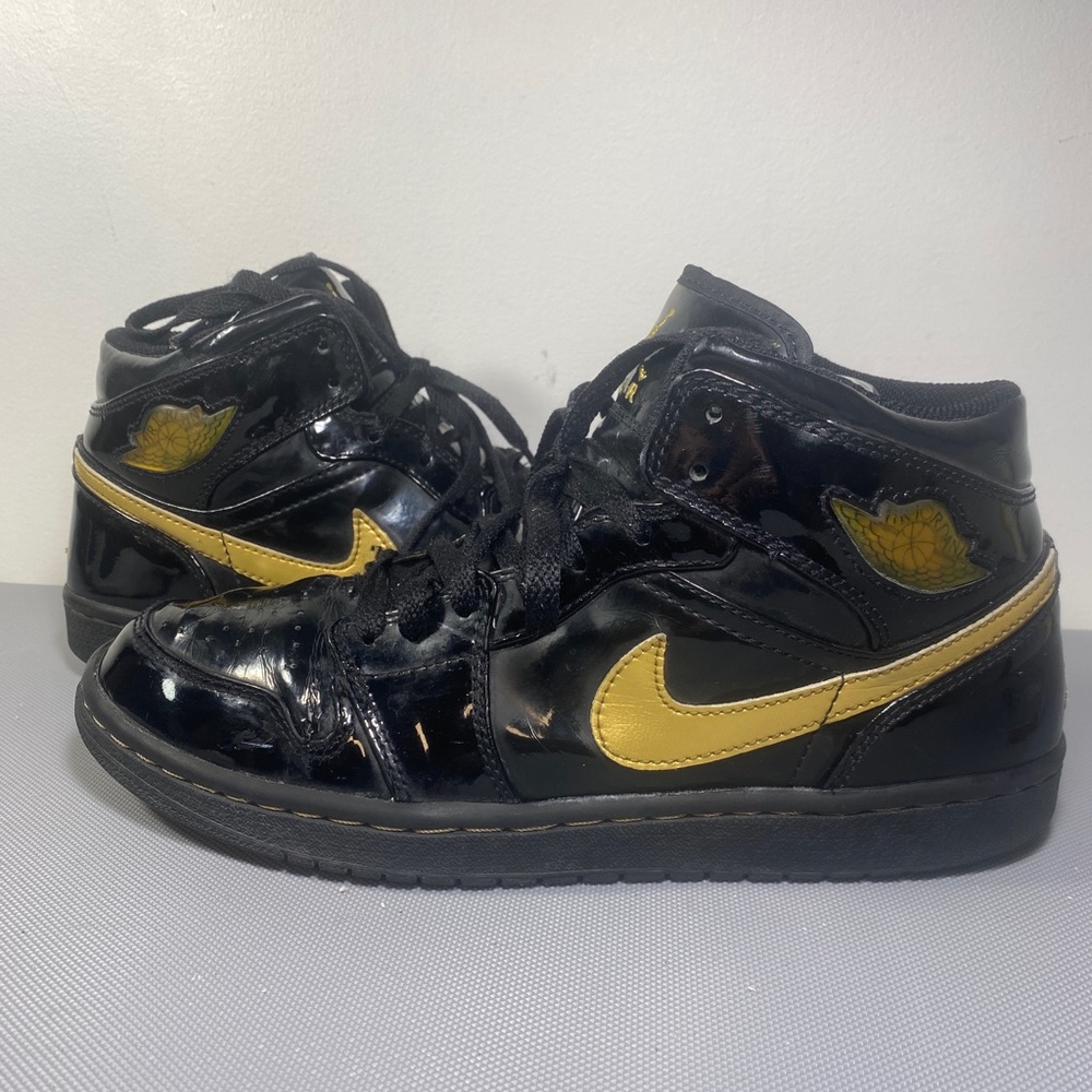 Air Jordan 1 Retro GS 'Metallic Gold Men’s Size 9 030911 PC8